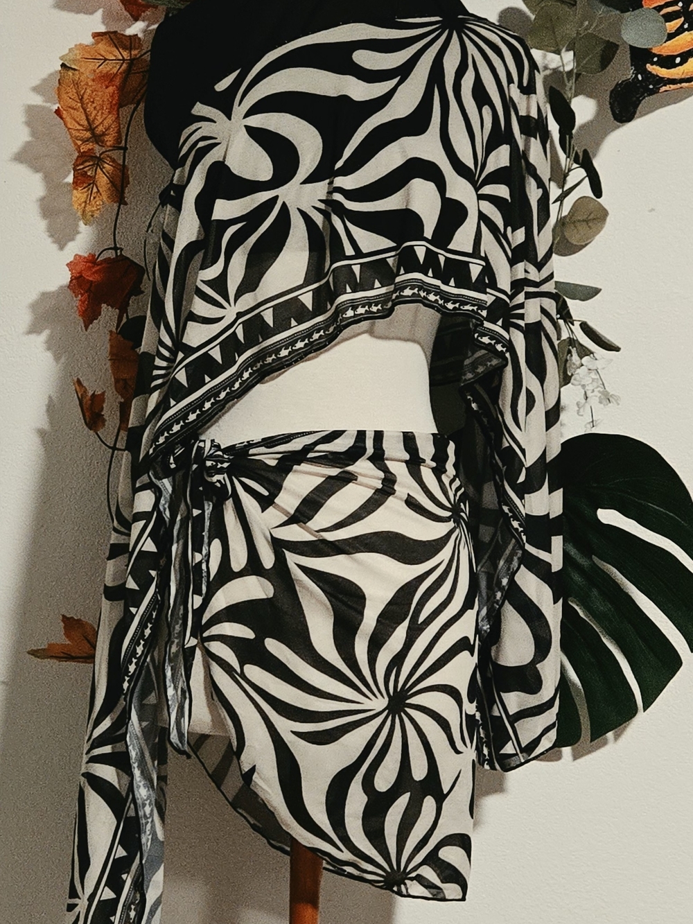 SHEIN Black & White Swirl Print Women's Swim Sarong Set